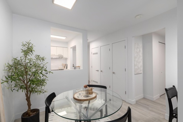 Photo 9 at 207 - 2410 Cornwall Avenue, Kitsilano, Vancouver West