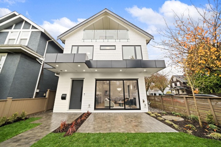 Photo 2 at 1095 E 14th Avenue, Mount Pleasant VE, Vancouver East