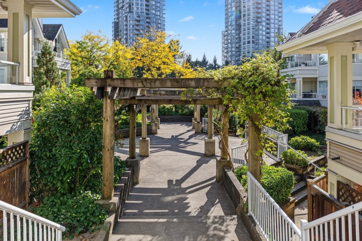 Photo 33 at 302 - 3638 Rae Avenue, Collingwood VE, Vancouver East