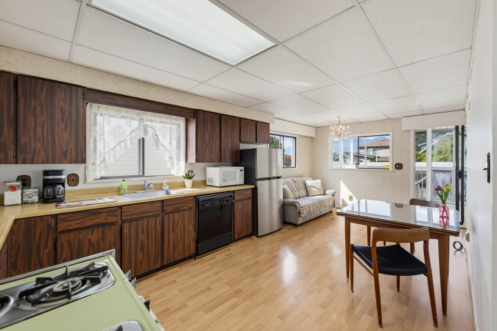 Photo 12 at 3587 Triumph Street, Hastings Sunrise, Vancouver East