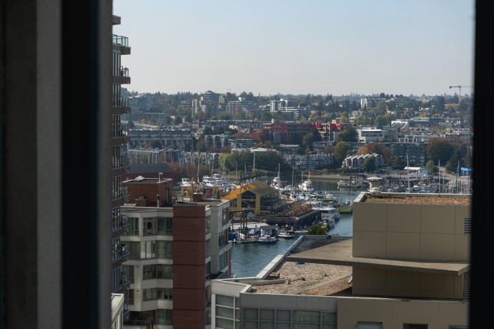 Photo 12 at 1401 - 907 Beach Avenue, Yaletown, Vancouver West