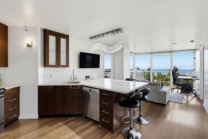 Photo 10 at 1401 - 907 Beach Avenue, Yaletown, Vancouver West