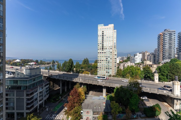 Photo 31 at 1401 - 907 Beach Avenue, Yaletown, Vancouver West