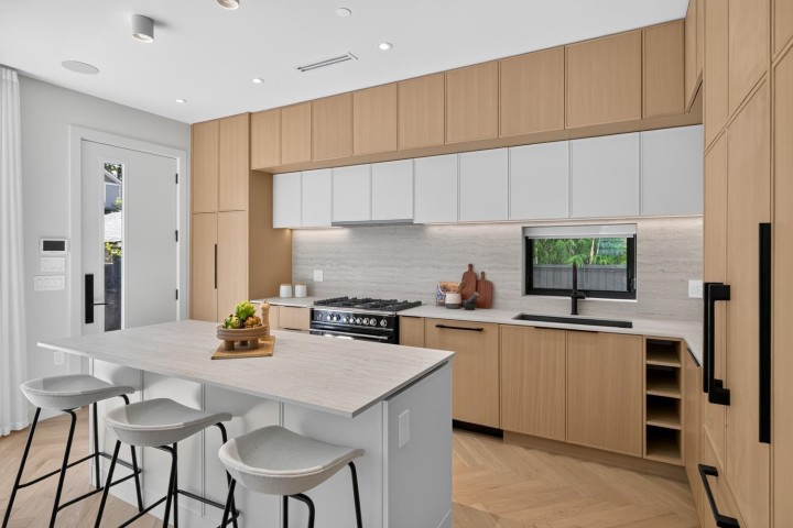 Photo 7 at 2 - 58 E 40th Avenue, Main, Vancouver East