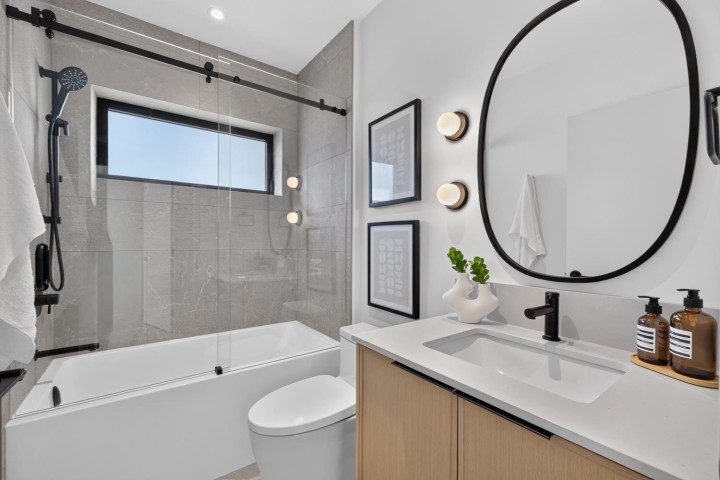 Photo 31 at 2 - 58 E 40th Avenue, Main, Vancouver East