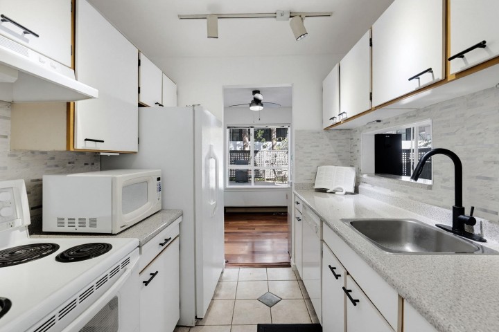 Photo 5 at 104 - 555 W 14th Avenue, Fairview VW, Vancouver West