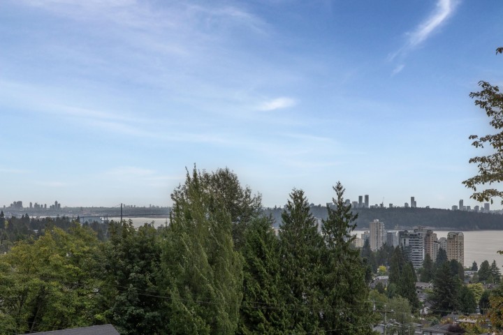 Photo 5 at 2512 Palmerston Avenue, Dundarave, West Vancouver