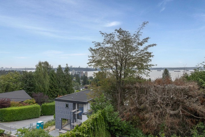 Photo 4 at 2512 Palmerston Avenue, Dundarave, West Vancouver