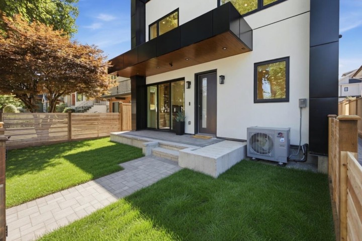 Photo 2 at 1 - 3018 E 19th Avenue, Renfrew Heights, Vancouver East