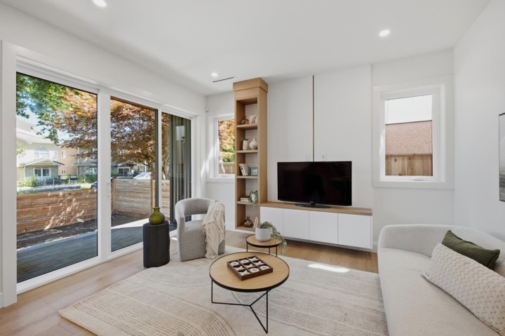 Photo 4 at 1 - 3018 E 19th Avenue, Renfrew Heights, Vancouver East