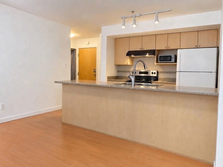 Photo 3 at 210 - 2891 E Hastings Street, Hastings Sunrise, Vancouver East