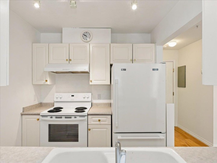 Photo 9 at 207 - 3638 Rae Avenue, Collingwood VE, Vancouver East