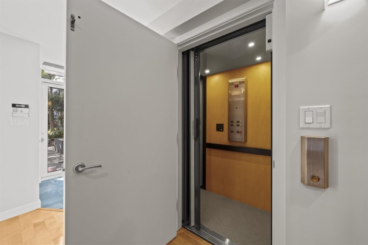 Photo 3 at TH19 - 1281 W Cordova Street, Coal Harbour, Vancouver West