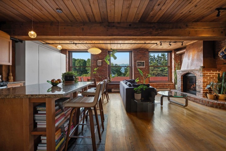 Photo 2 at 305 - 41 Alexander Street, Downtown VE, Vancouver East