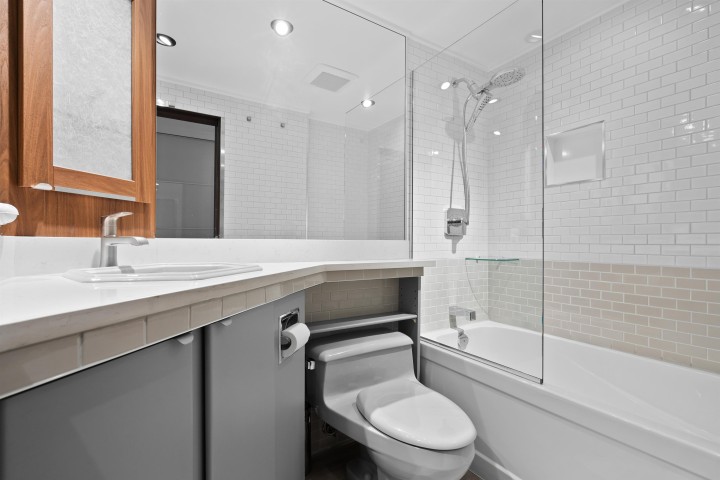 Photo 6 at 210 - 2450 Cornwall Avenue, Kitsilano, Vancouver West