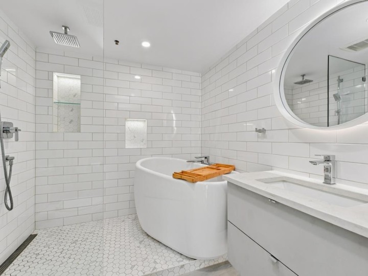 Photo 23 at 204 - 565 17 Street, Ambleside, West Vancouver