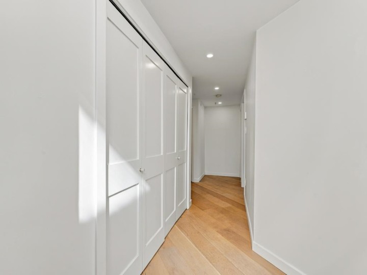 Photo 2 at 204 - 565 17 Street, Ambleside, West Vancouver