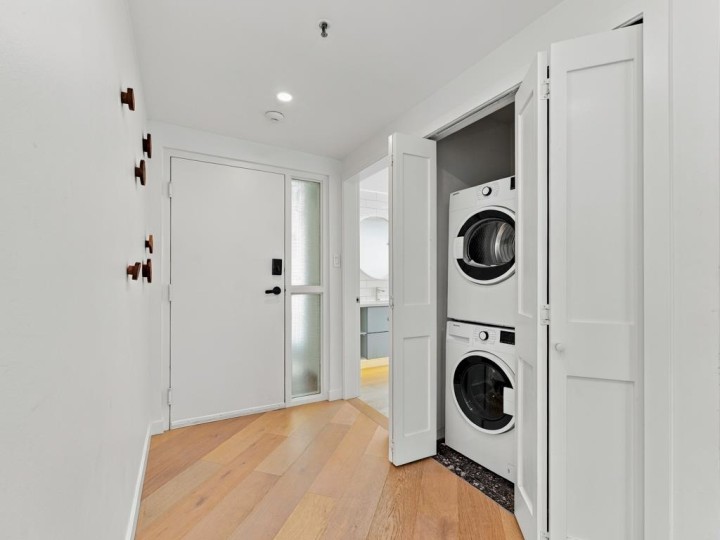 Photo 3 at 204 - 565 17 Street, Ambleside, West Vancouver