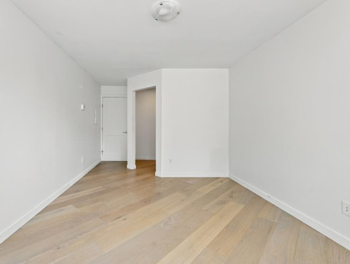 Photo 20 at 204 - 565 17 Street, Ambleside, West Vancouver