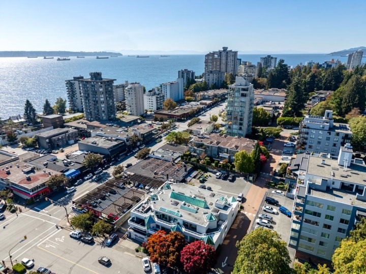 Photo 34 at 204 - 565 17 Street, Ambleside, West Vancouver