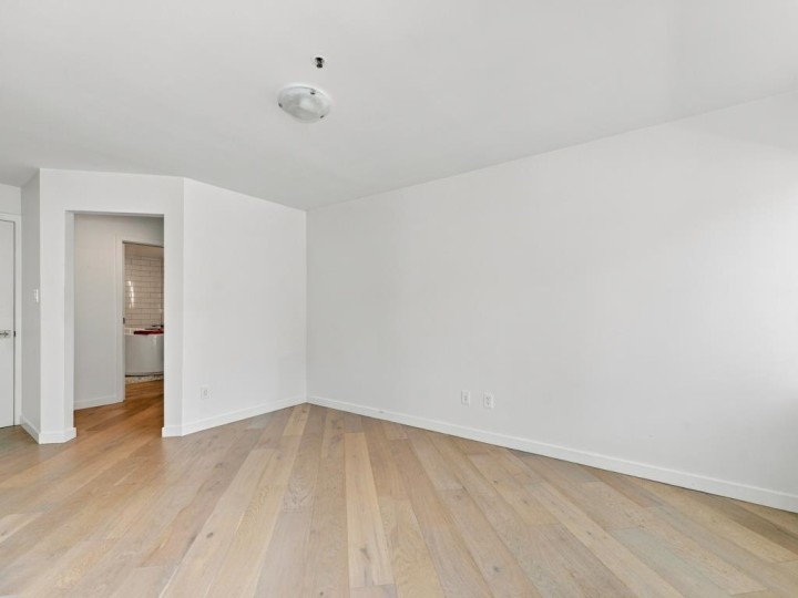 Photo 21 at 204 - 565 17 Street, Ambleside, West Vancouver