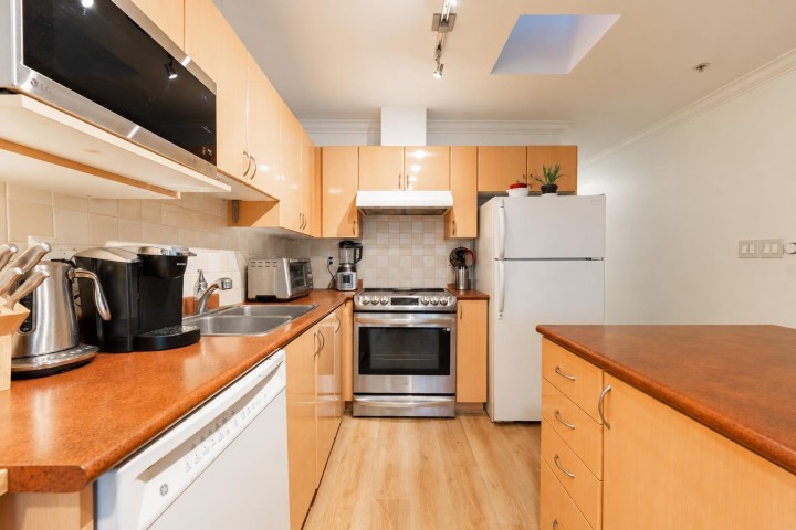 Photo 9 at 406 - 5629 Dunbar Street, Dunbar, Vancouver West
