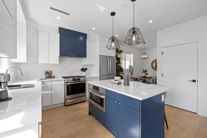 Photo 7 at 5867 Battison Street, Killarney VE, Vancouver East