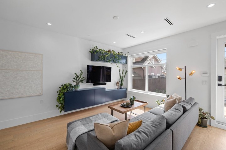Photo 5 at 5867 Battison Street, Killarney VE, Vancouver East