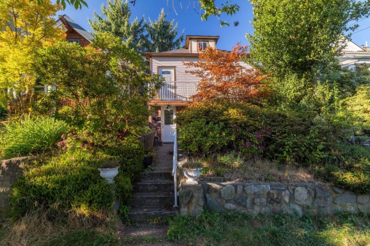 Photo 1 at 441 E 28th Avenue, Fraser VE, Vancouver East