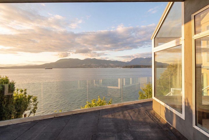 Photo 3 at 2711 Point Grey Road, Kitsilano, Vancouver West