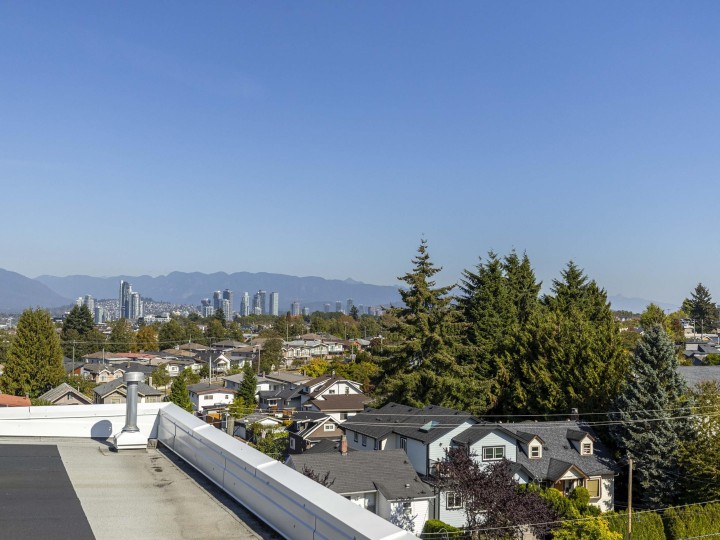 Photo 37 at 304 - 4590 Earles Street, Collingwood VE, Vancouver East