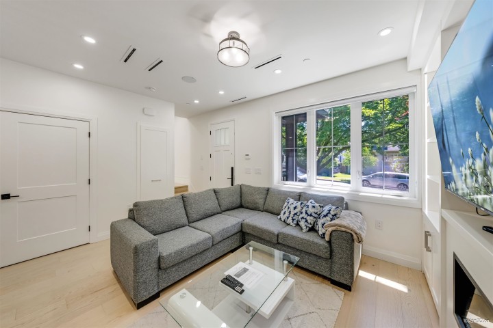Photo 10 at 1 - 683 W 19th Avenue, Cambie, Vancouver West