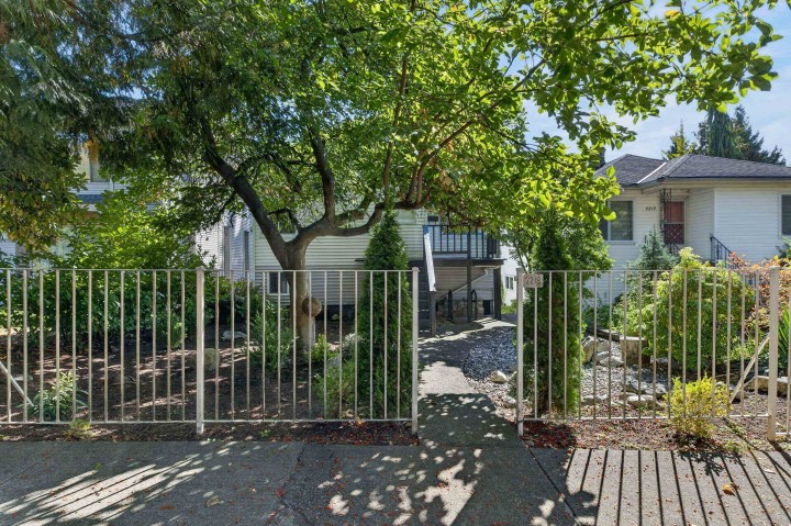 Photo 2 at 2218 E 11th Avenue, Grandview Woodland, Vancouver East