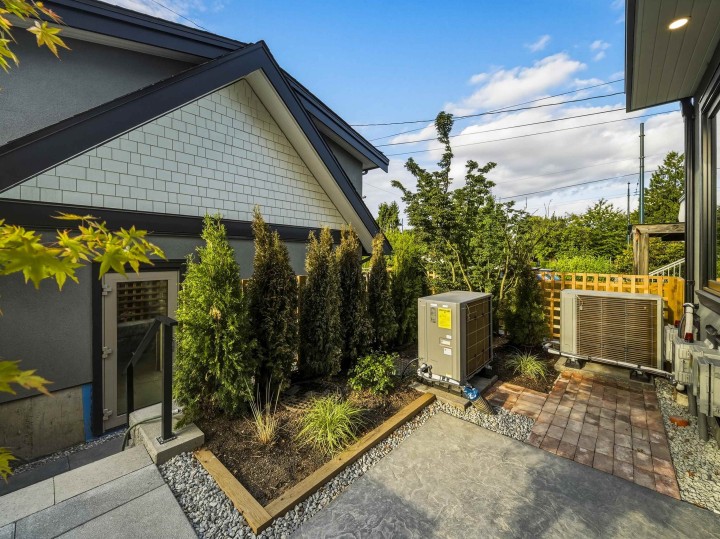 Photo 17 at 2 - 2339 Parker Street, Grandview Woodland, Vancouver East