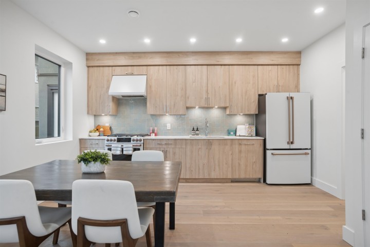 Photo 1 at 2 - 2339 Parker Street, Grandview Woodland, Vancouver East