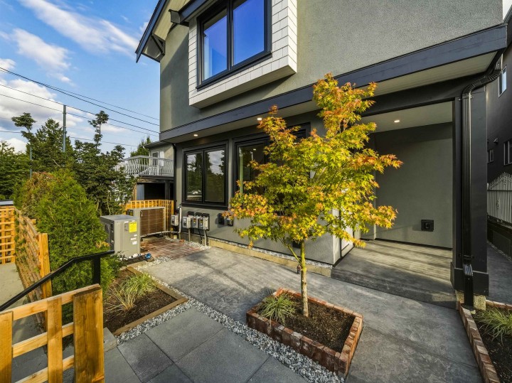 Photo 15 at 2 - 2339 Parker Street, Grandview Woodland, Vancouver East