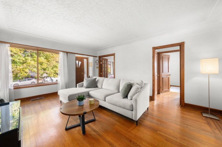 Photo 6 at 2554 Adanac Street, Renfrew VE, Vancouver East