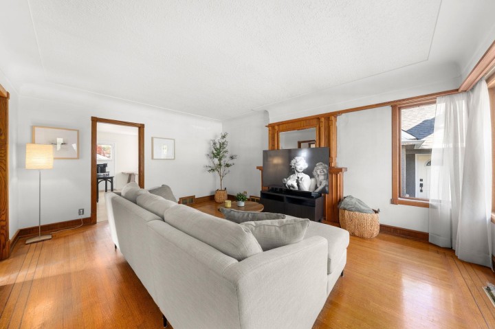Photo 13 at 2554 Adanac Street, Renfrew VE, Vancouver East