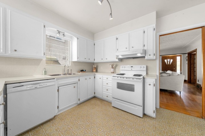 Photo 17 at 2554 Adanac Street, Renfrew VE, Vancouver East