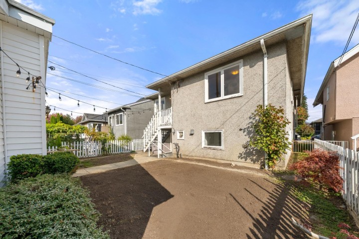 Photo 36 at 2554 Adanac Street, Renfrew VE, Vancouver East