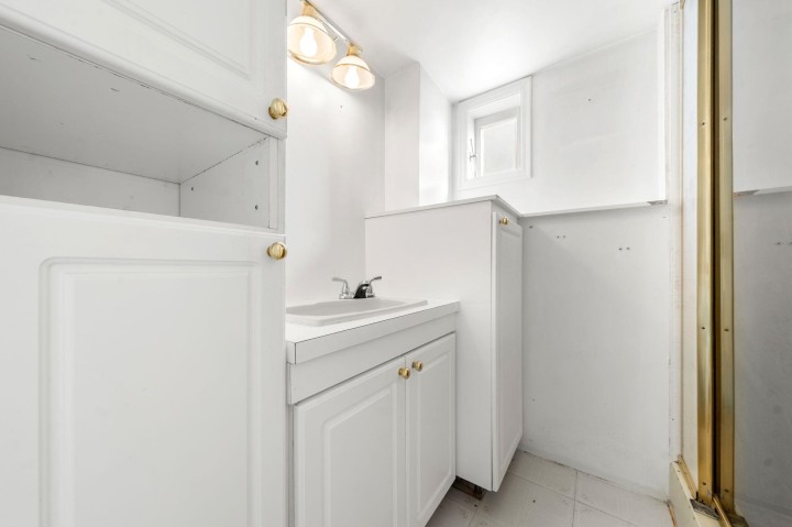 Photo 32 at 2554 Adanac Street, Renfrew VE, Vancouver East