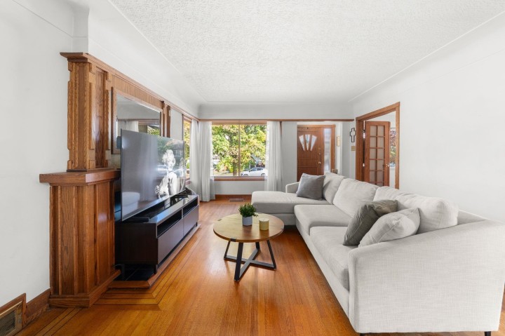 Photo 5 at 2554 Adanac Street, Renfrew VE, Vancouver East