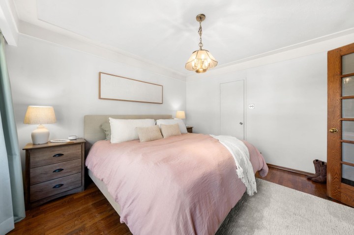 Photo 9 at 2554 Adanac Street, Renfrew VE, Vancouver East