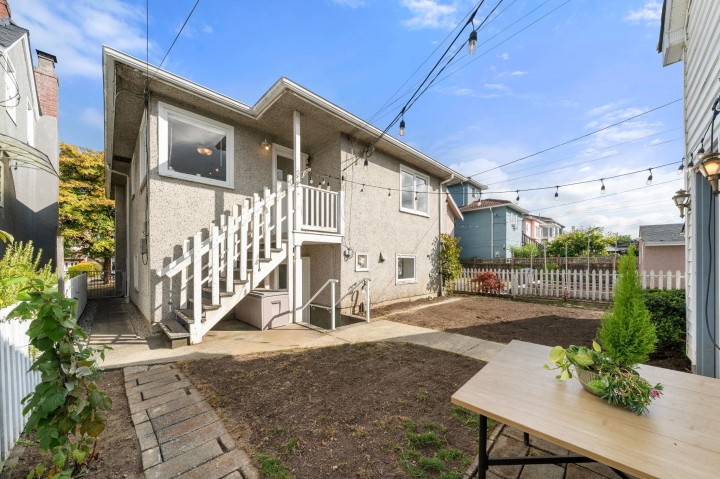 Photo 38 at 2554 Adanac Street, Renfrew VE, Vancouver East