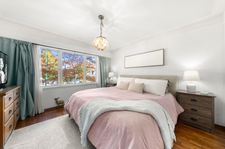 Photo 10 at 2554 Adanac Street, Renfrew VE, Vancouver East