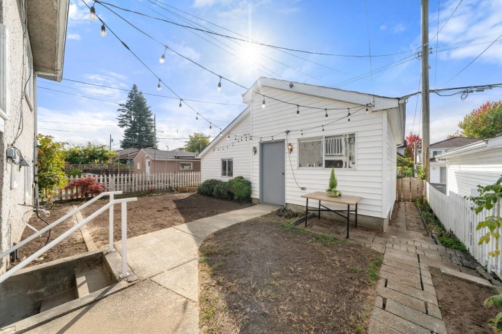 Photo 37 at 2554 Adanac Street, Renfrew VE, Vancouver East