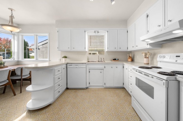Photo 15 at 2554 Adanac Street, Renfrew VE, Vancouver East