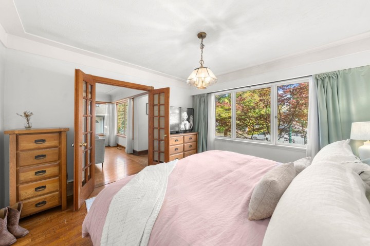Photo 11 at 2554 Adanac Street, Renfrew VE, Vancouver East