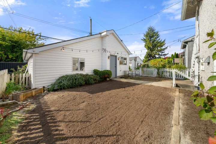 Photo 35 at 2554 Adanac Street, Renfrew VE, Vancouver East