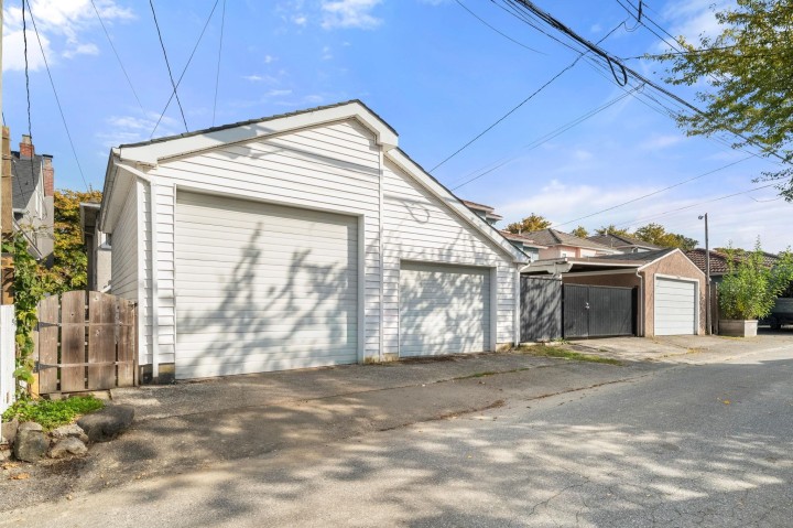 Photo 39 at 2554 Adanac Street, Renfrew VE, Vancouver East